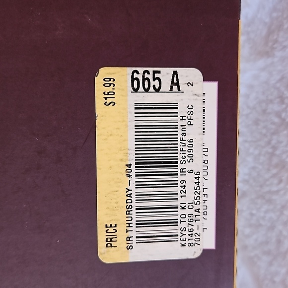 Garth Nix The Keys to the Kingdom Book 4. Sir Thursday Home Accent Cofffe table - Picture 5 of 15